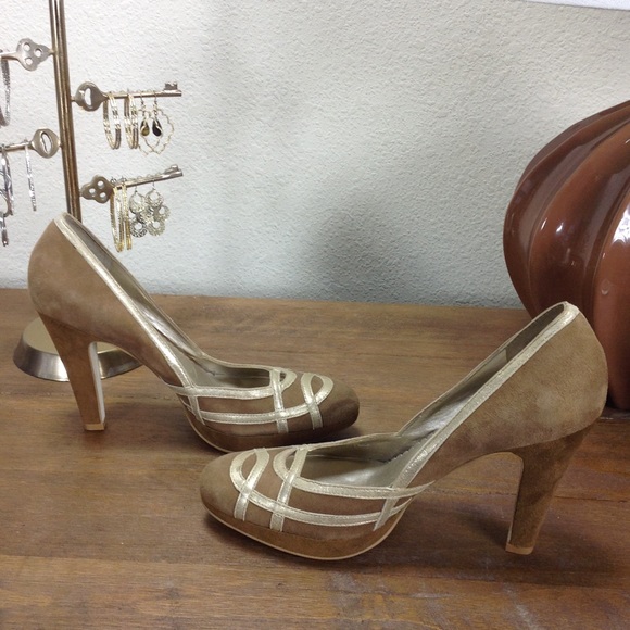 Jessica Simpson Tan & Gold Suede Platform Heels - Picture 4 of 8